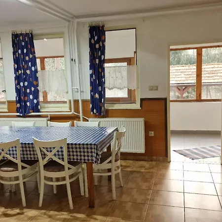 펜션 Modra Jelenec